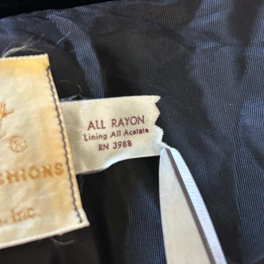 Vintage 1960s Top Hit Fashions Black Rayon Velvet Capelet Shawl Collar Wrap MCM - Picture 6 of 6